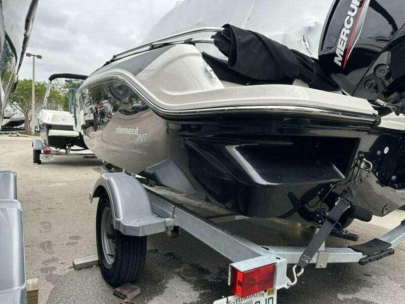 2023 Bayliner M17
