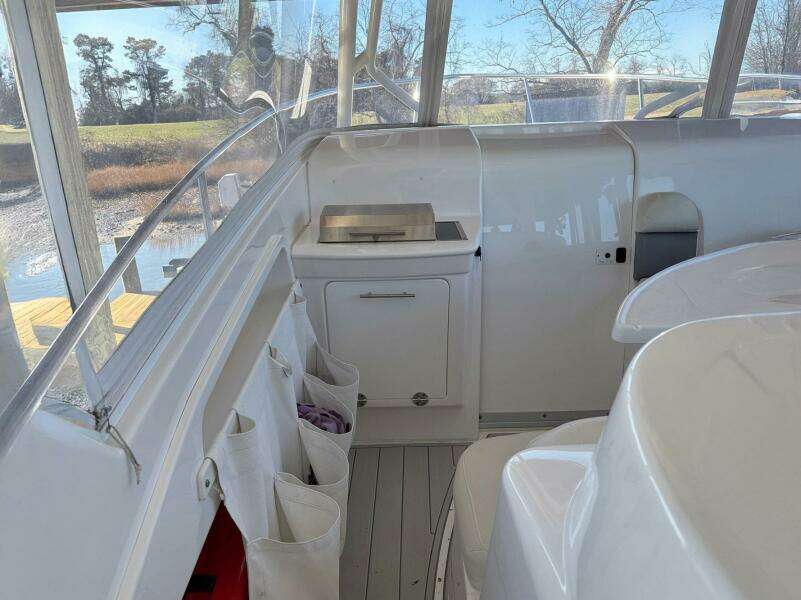 2017 Everglades 350 LX