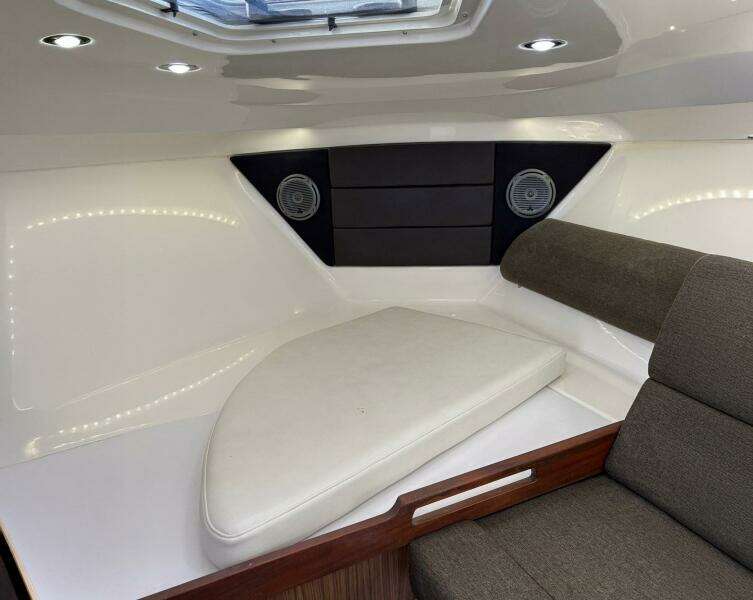 2017 Everglades 350 LX