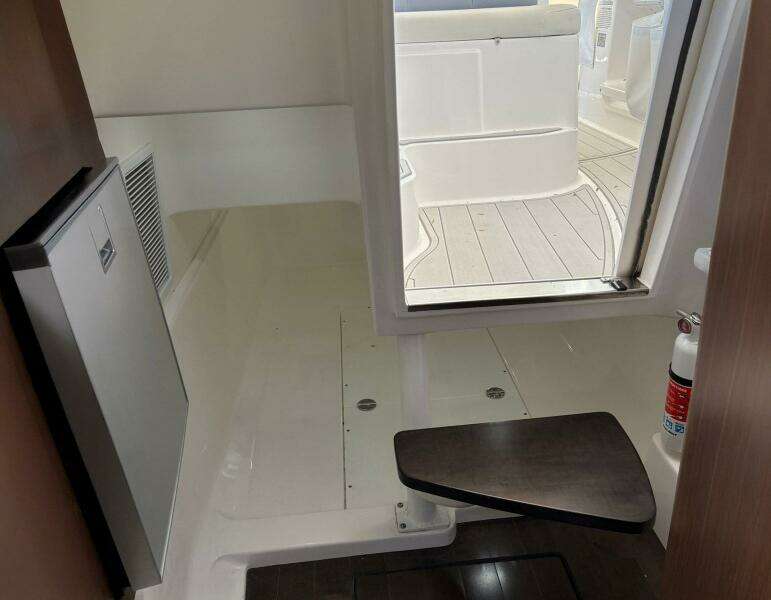 2017 Everglades 350 LX