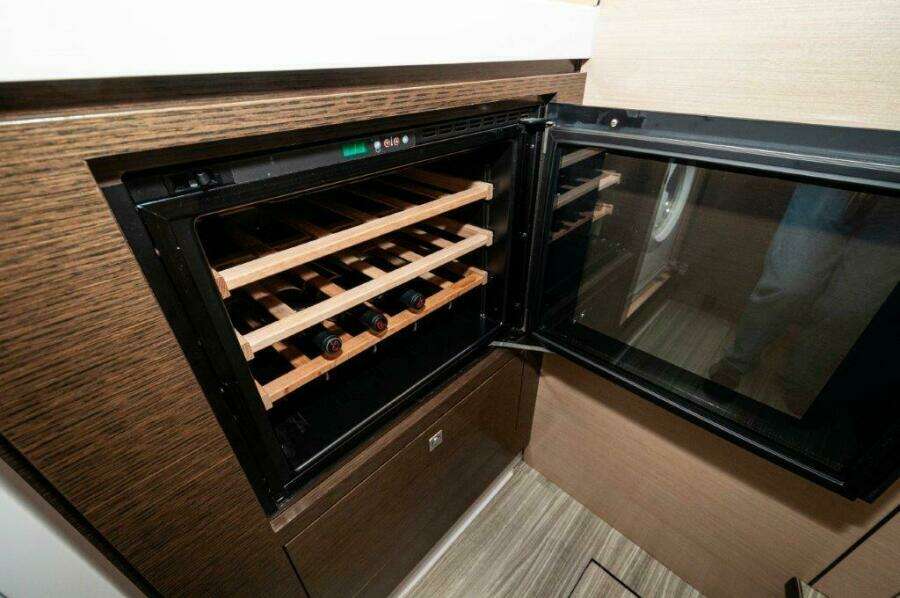 2019 Cruisers Yachts 60 Cantius- AFTER FIVE