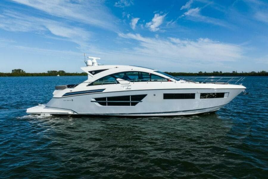 2019 Cruisers Yachts 60 Cantius