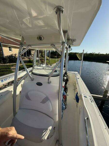 2006 Boston Whaler 240 Outrage