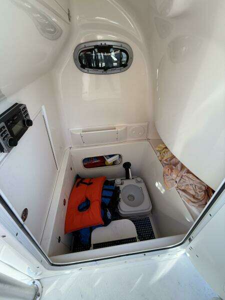 2006 Boston Whaler 240 Outrage