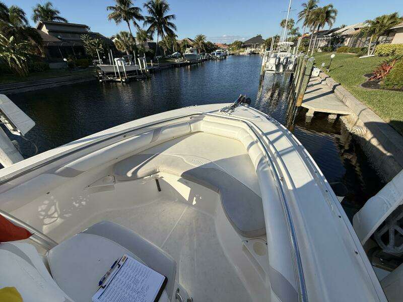 2006 Boston Whaler 240 Outrage