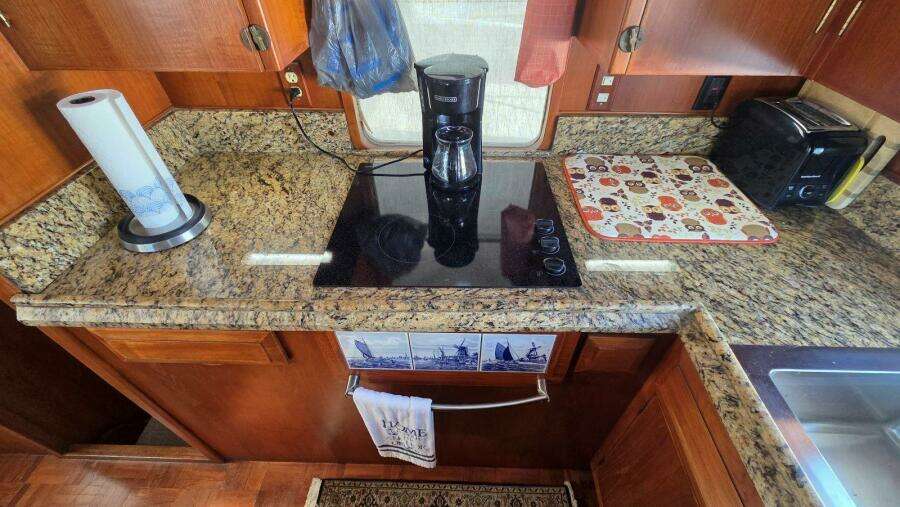 1987 DeFever 48 Tri Cabin