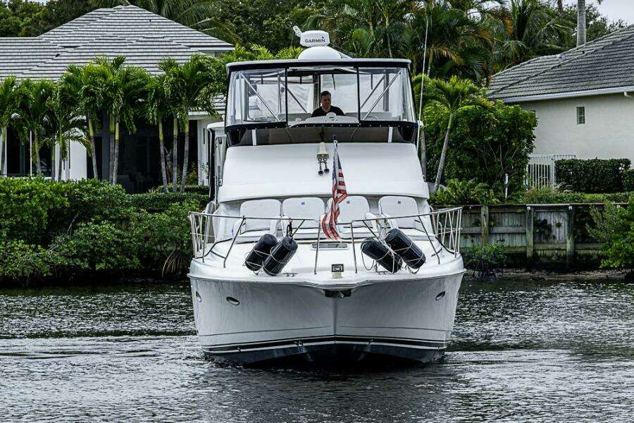 2000 Silverton 442 Cockpit Motoryacht