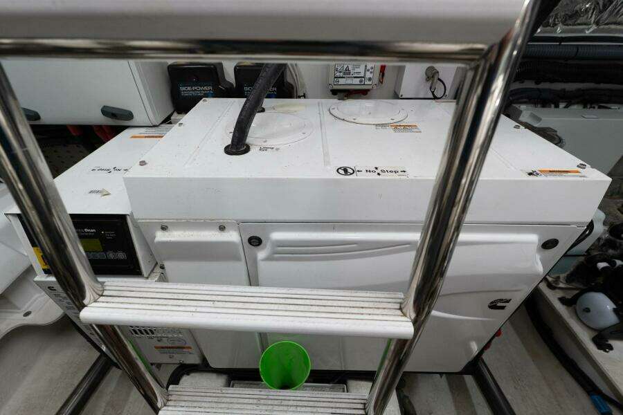 Princess 62 - Regent - Engine Room