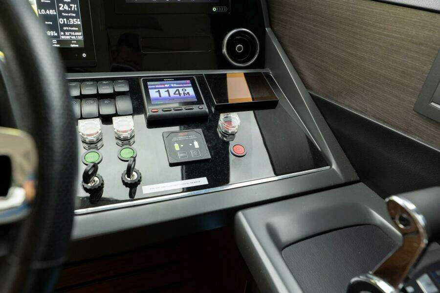Princess 62 - Regent - Helm Controls