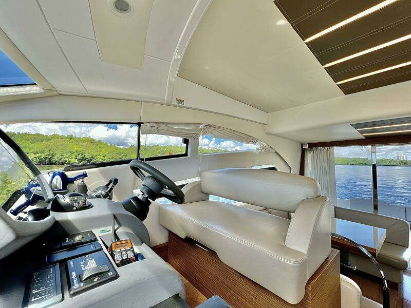 Rodman Muse - Lluvet - Helm