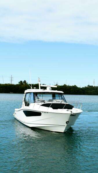 2023 Boston Whaler 405 Conquest