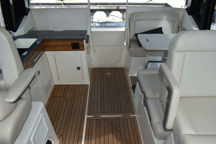 2023 Boston Whaler 405 Conquest