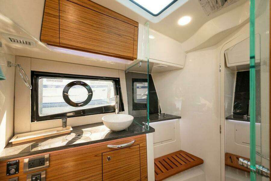 2023 Boston Whaler 405 Conquest