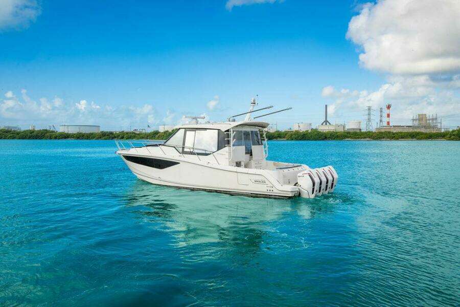 2023 Boston Whaler 405 Conquest
