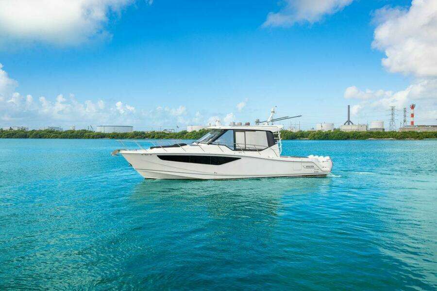 2023 Boston Whaler 405 Conquest