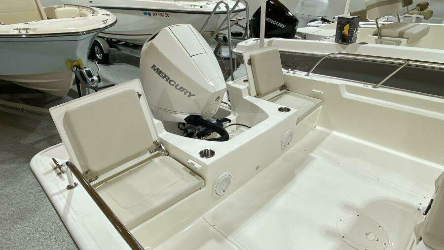 2022 Boston Whaler 