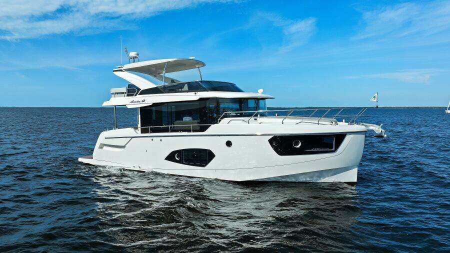2025 Absolute 48 Navetta - Profile 