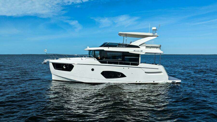 2025 Absolute 48 Navetta - Profile