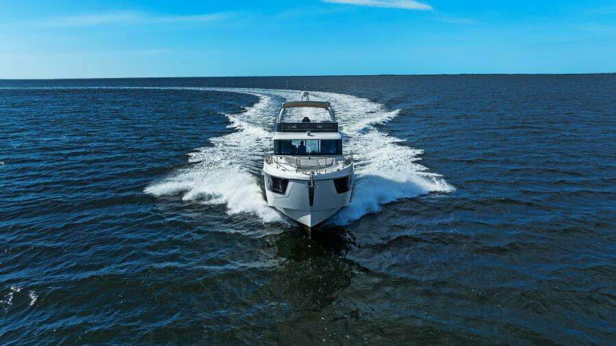 2025 Absolute 48 Navetta - Profile