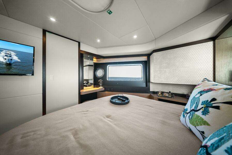 2025 Absolute 48 Navetta - Stateroom