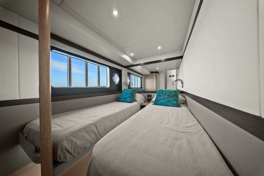 2025 Absolute 48 Navetta - Stateroom