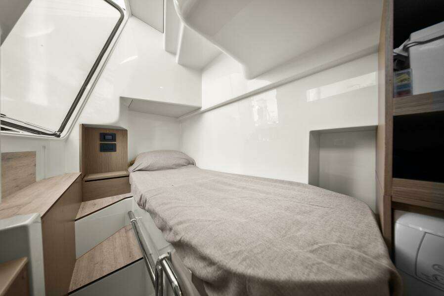 2025 Absolute 48 Navetta - Stateroom