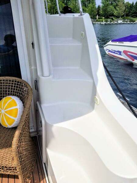 2005 Carver 36 Sedan