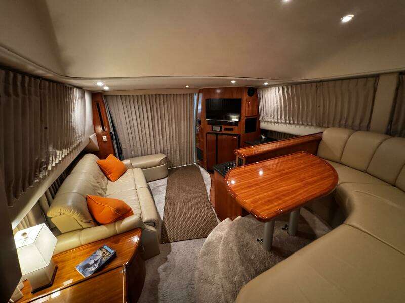 2005 Carver 36 Sedan