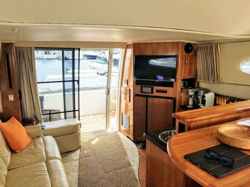 2005 Carver 36 Sedan