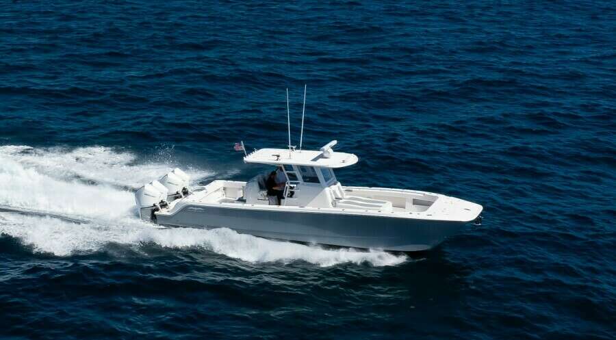 Invincible 35 Emanon - Exterior Profile