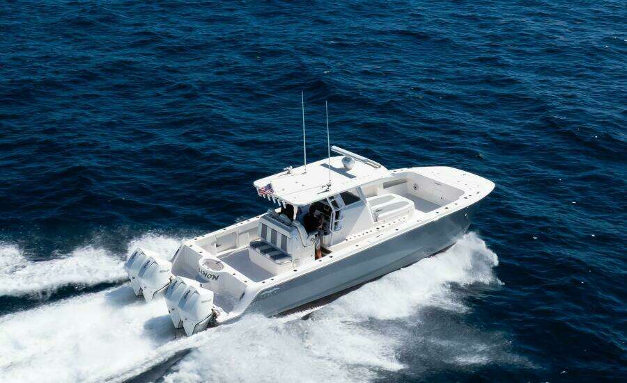 Invincible 35 Emanon - Exterior Profile