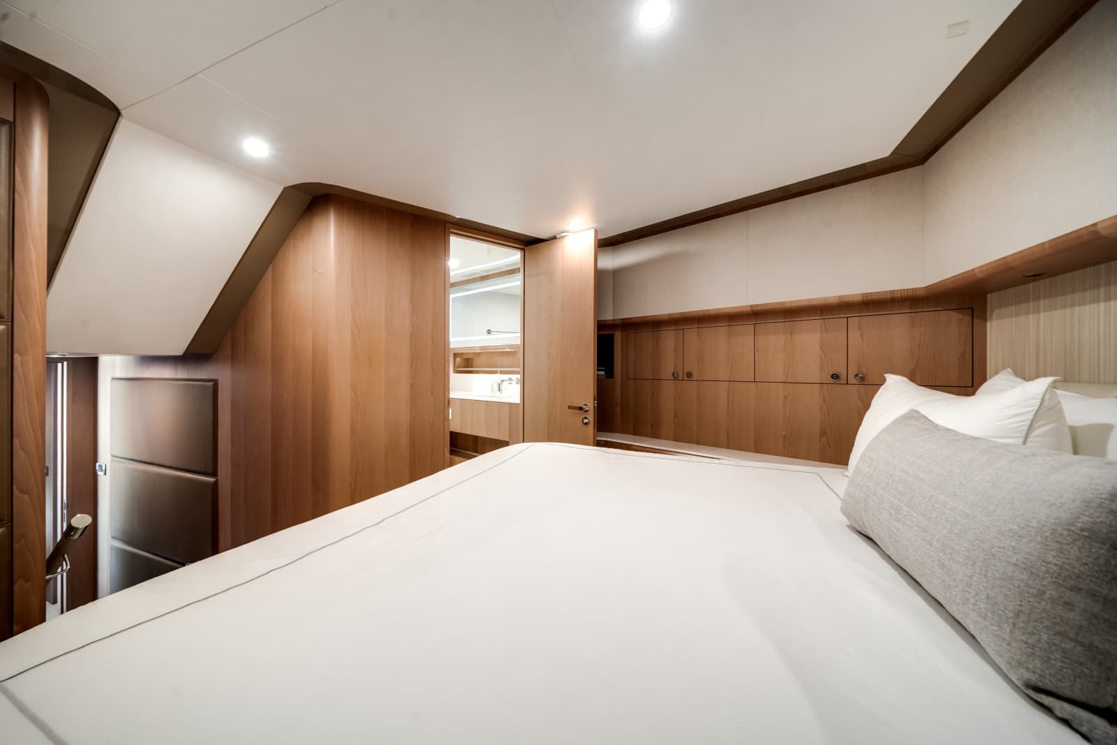 2025 Ocean Alexander 28L