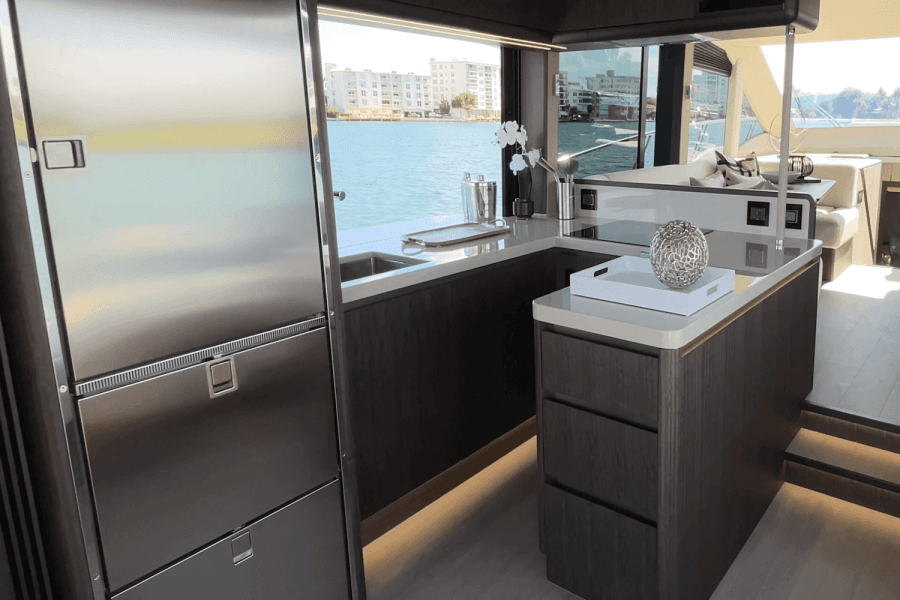 2025 Galeon 560 FLY