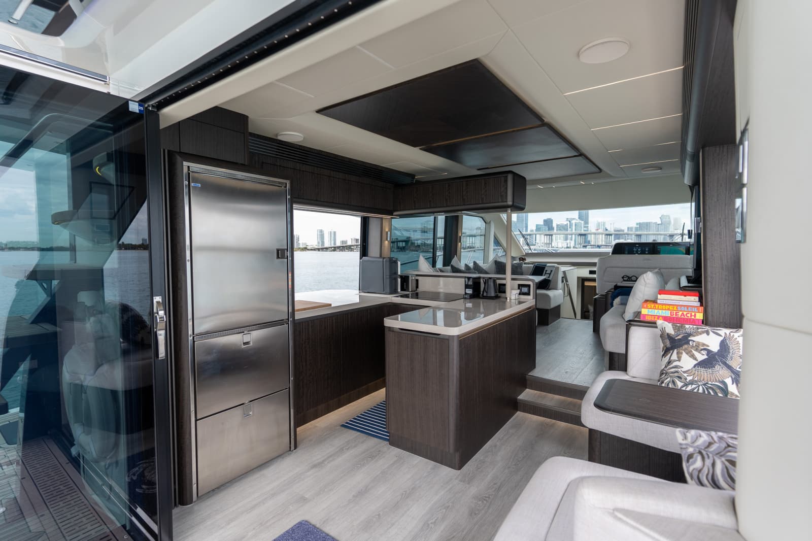 2025 Galeon 560 FLY