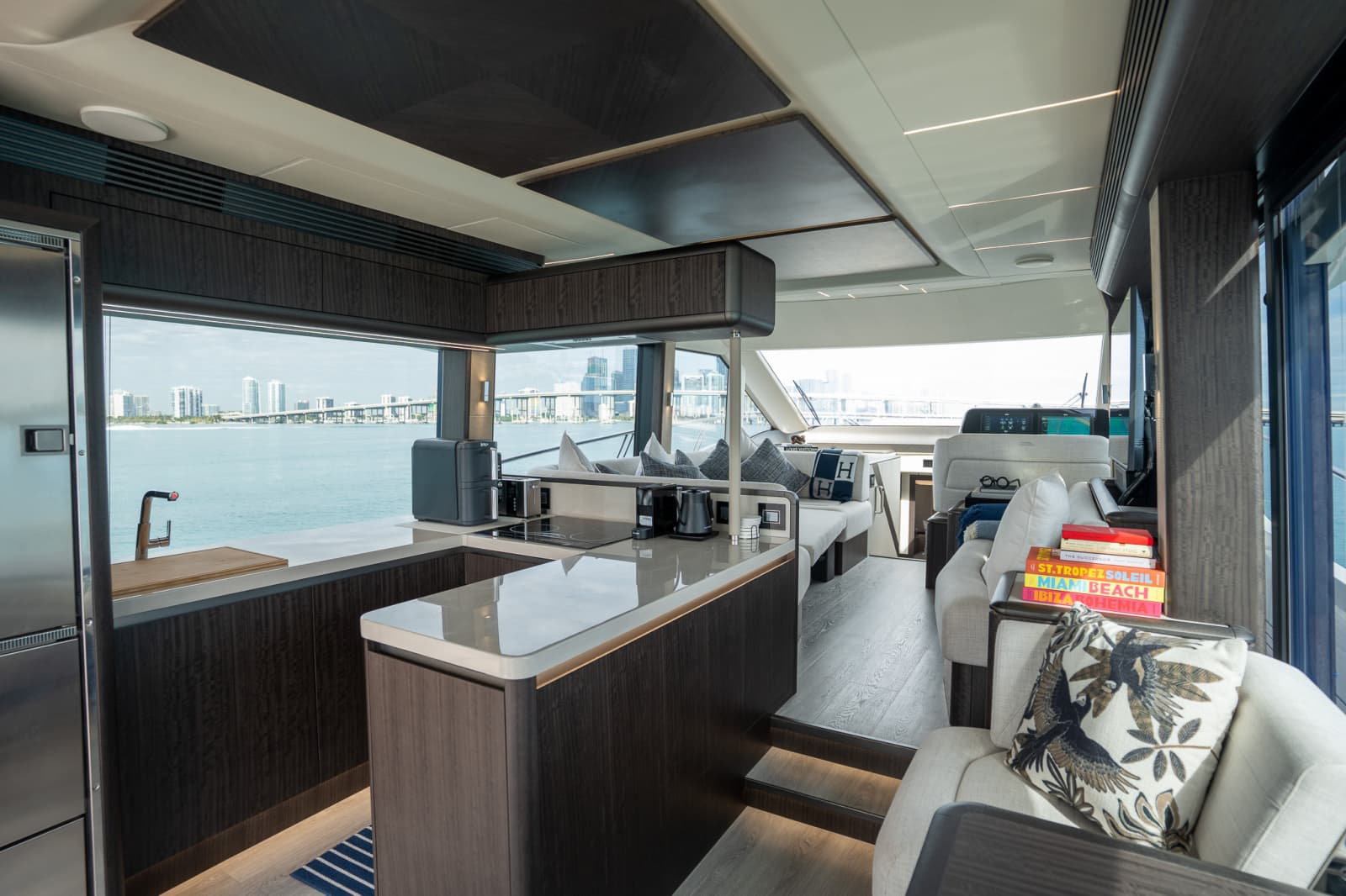 2025 Galeon 560 FLY