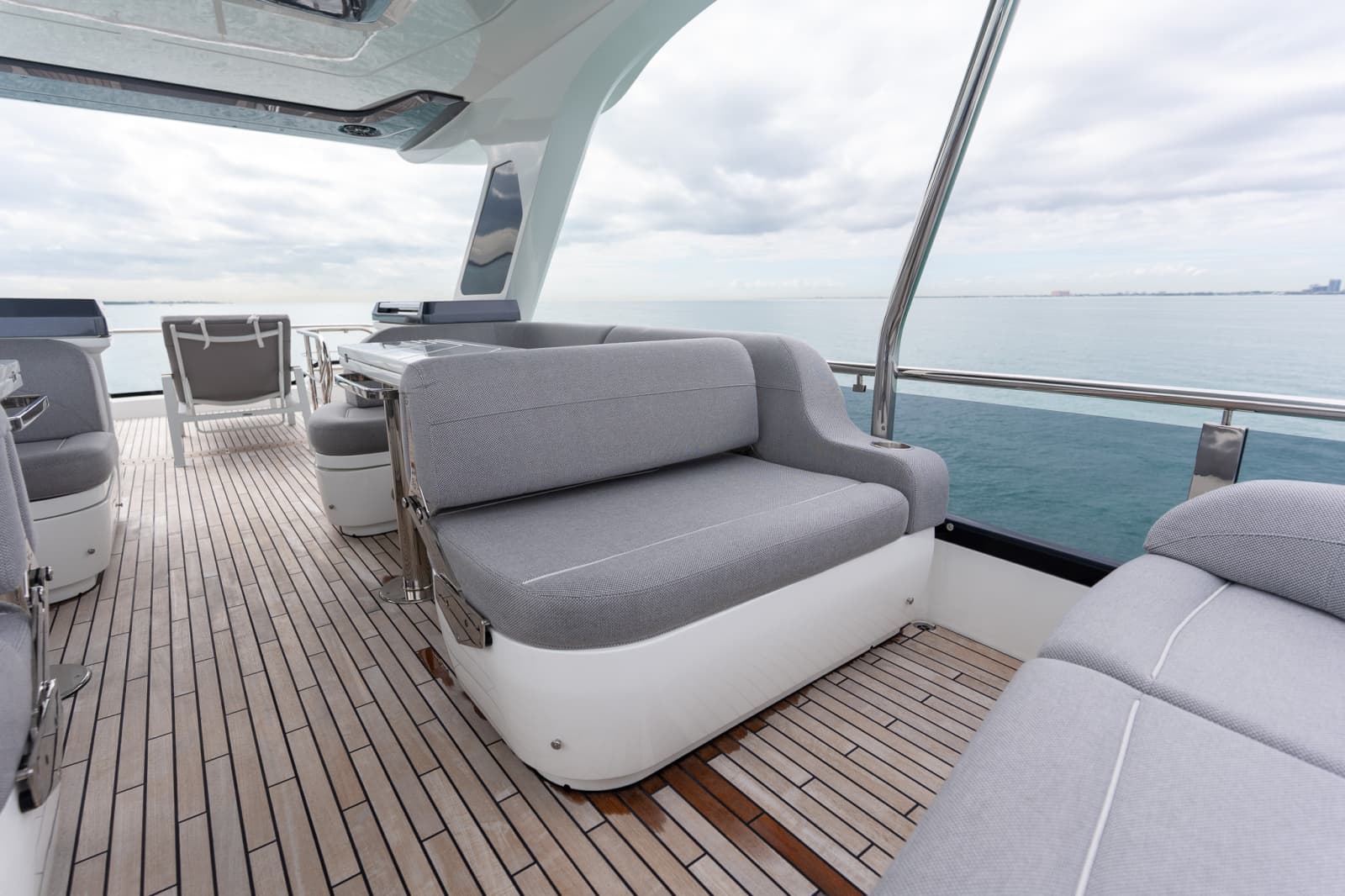 2025 Galeon 560 FLY