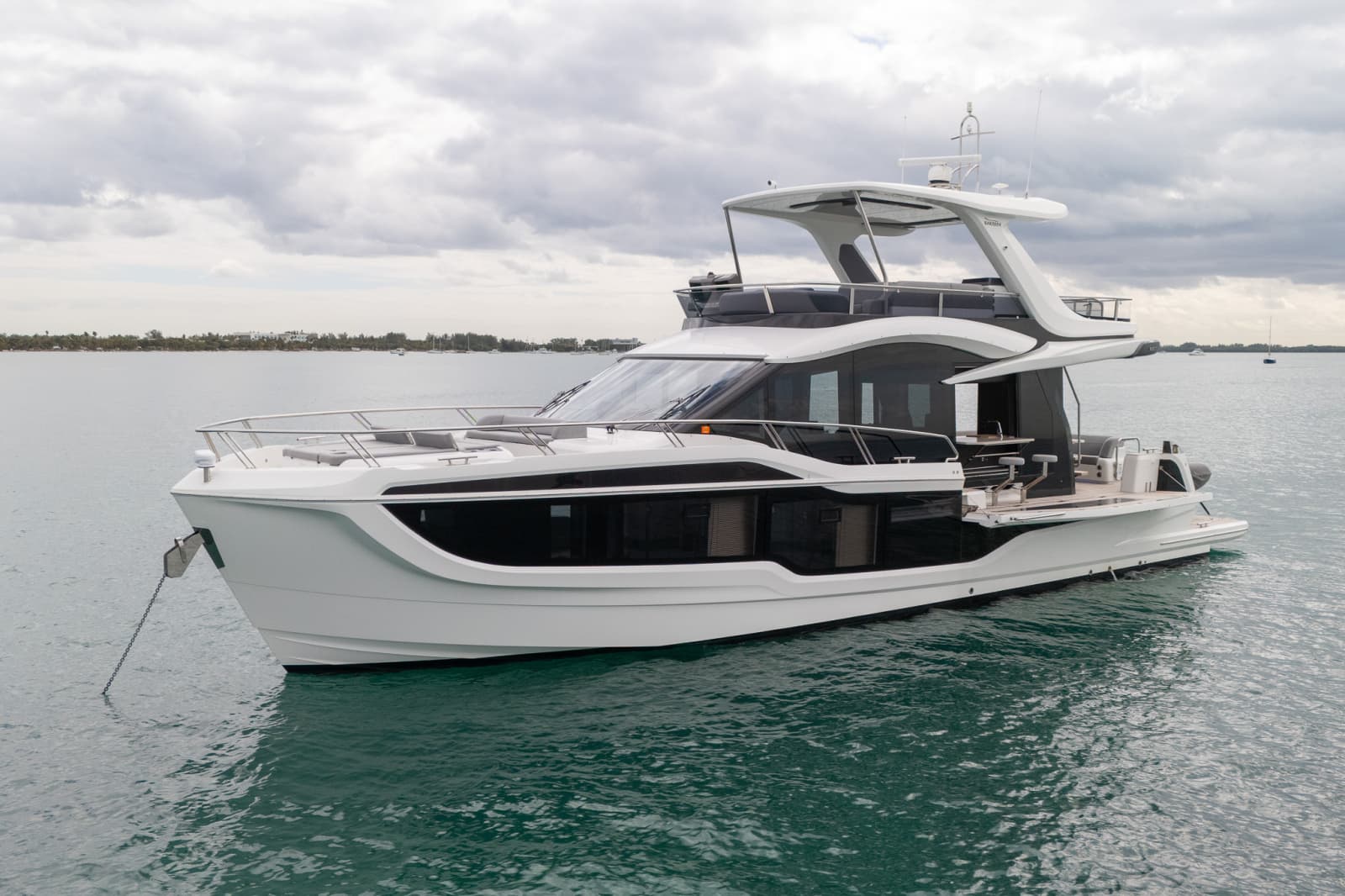 2025 Galeon 560 FLY