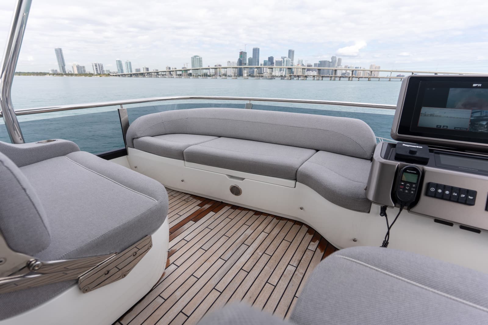 2025 Galeon 560 FLY