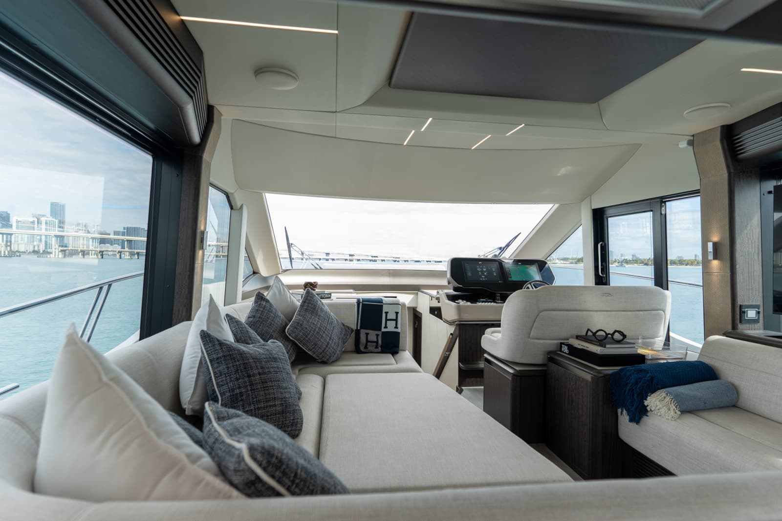 2025 Galeon 560 FLY