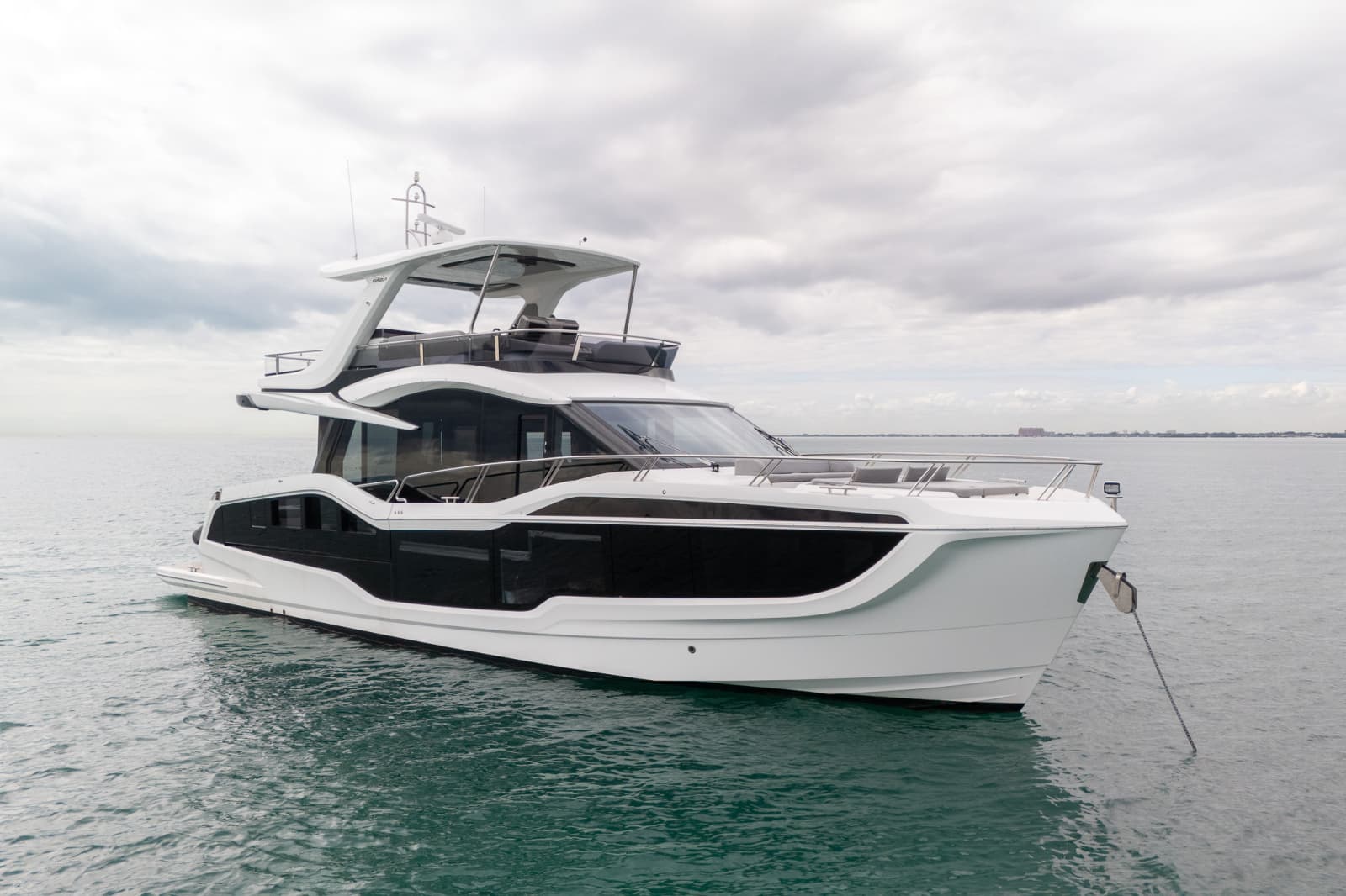 2025 Galeon 560 FLY