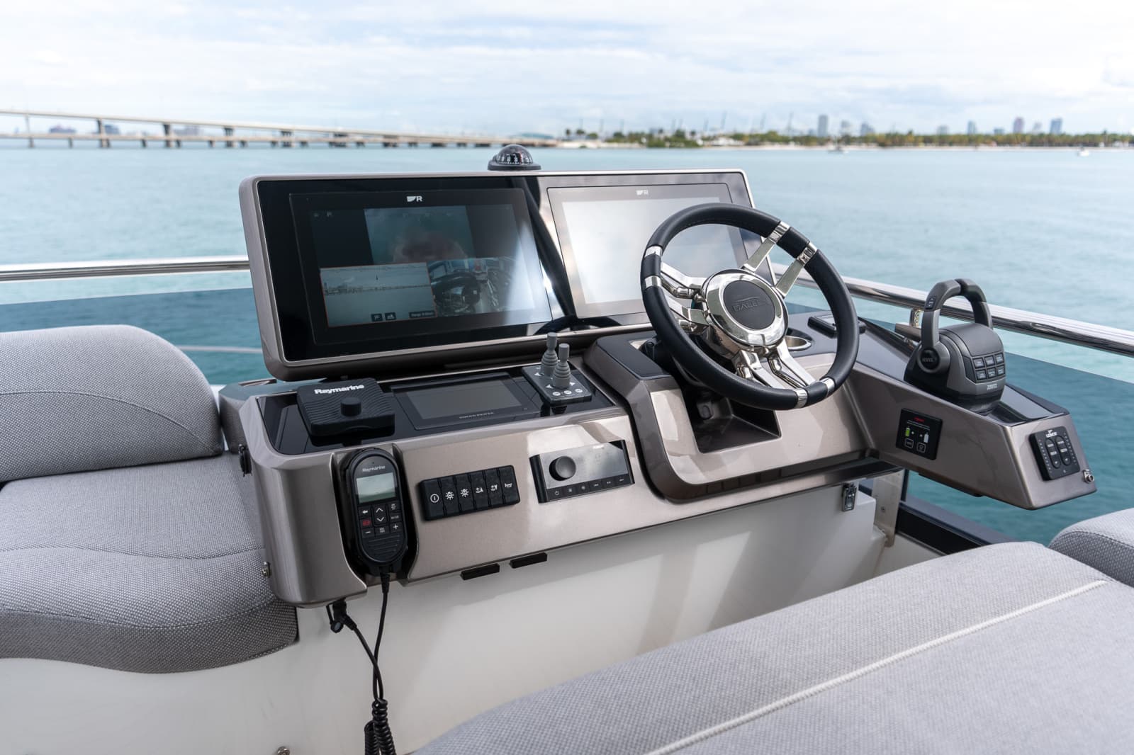 2025 Galeon 560 FLY