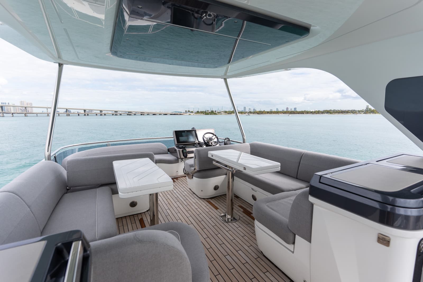 2025 Galeon 560 FLY