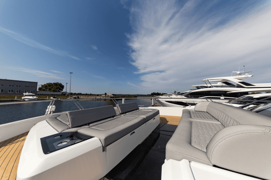 2025 Galeon 560 FLY