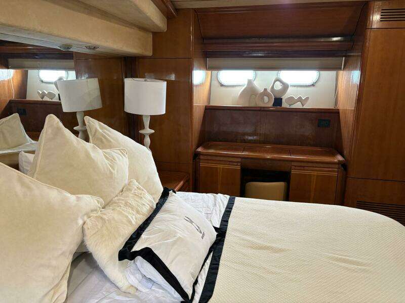 1999 Ferretti Yachts 80 RPH