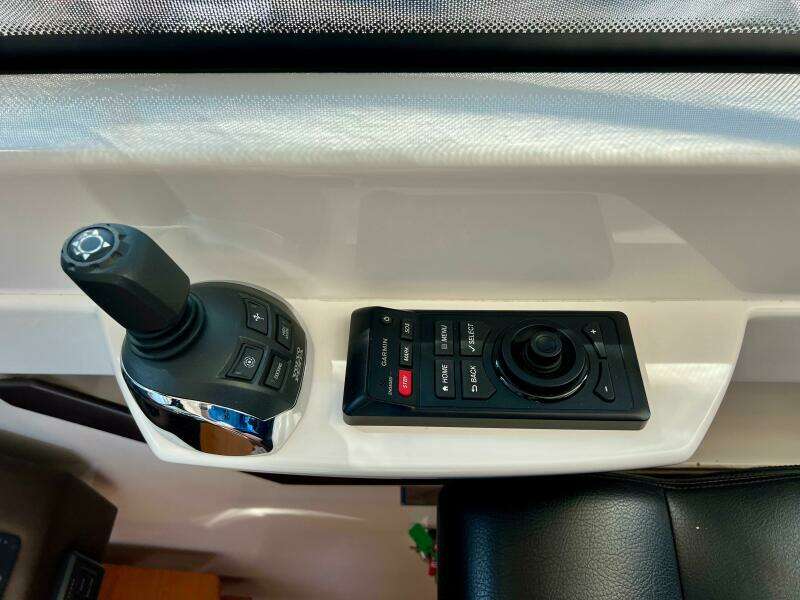 2016 Tiara Yachts 39 Coupe