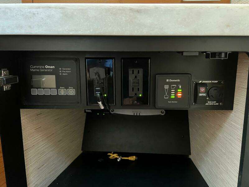 2016 Tiara Yachts 39 Coupe