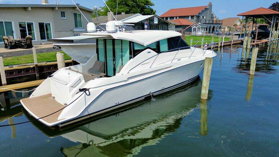 2016 Tiara Yachts 39 Coupe
