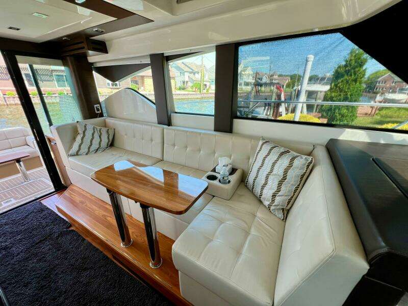 2016 Tiara Yachts 39 Coupe