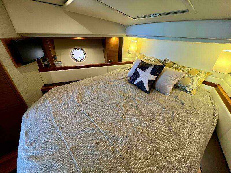 2016 Tiara Yachts 39 Coupe