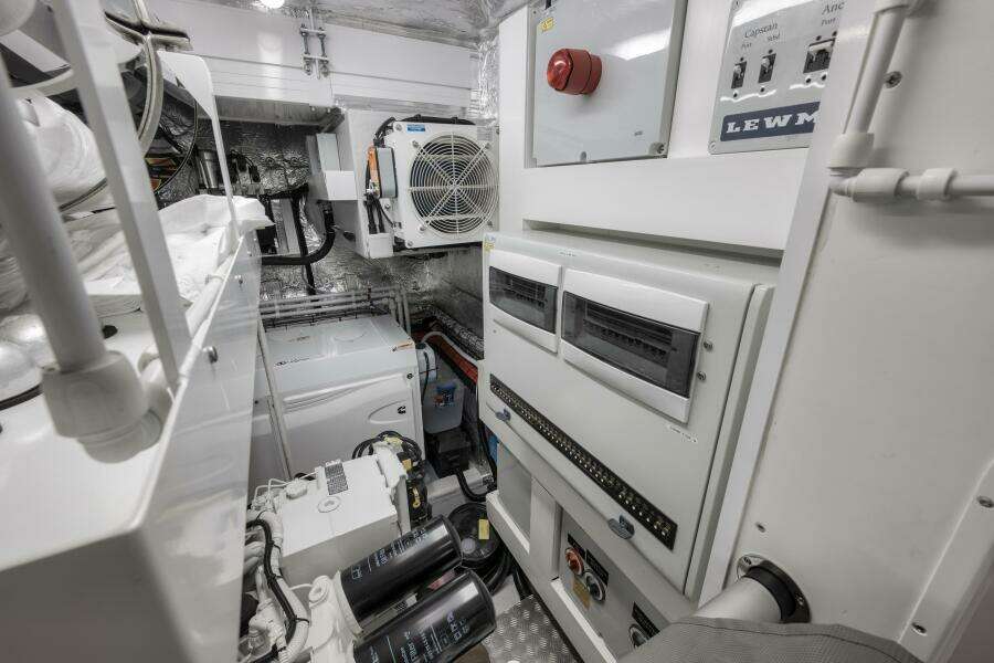 2026 Sunseeker 88 Yacht